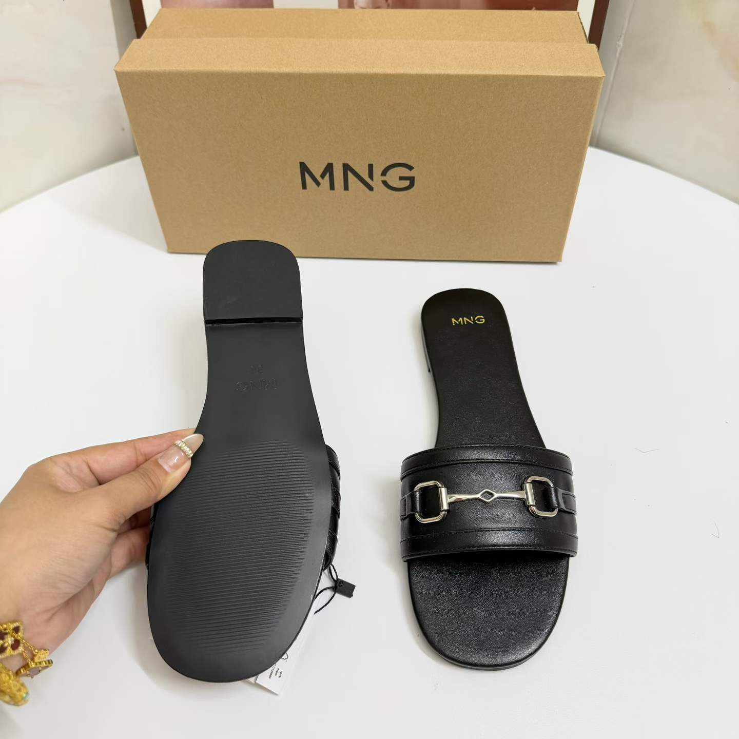 JHC-HB-094 | Flat Casual Slide Slipper angle 3