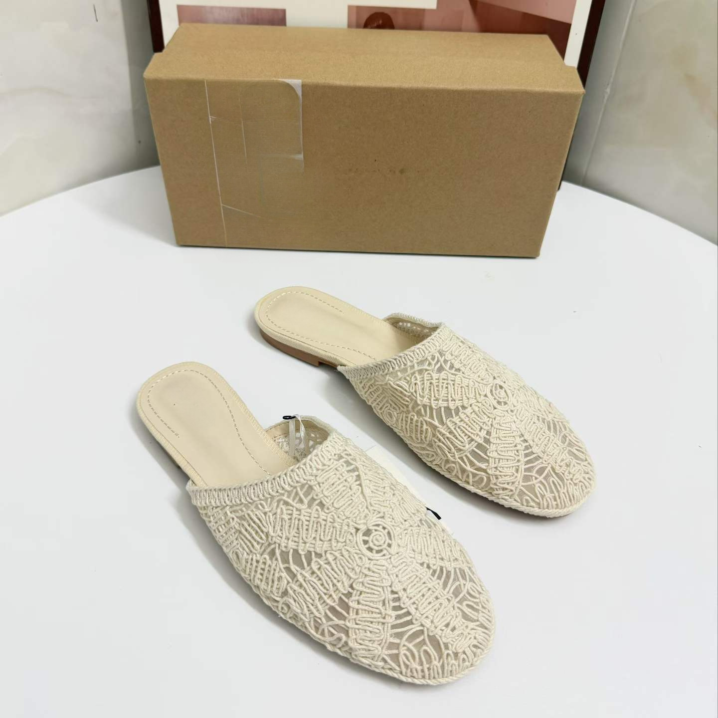 JHC-HB-233 | Embroidered Round-Toe Flat Casual Slide Slipper - Fujian Jinhongchang Sports Goods Co., Ltd.