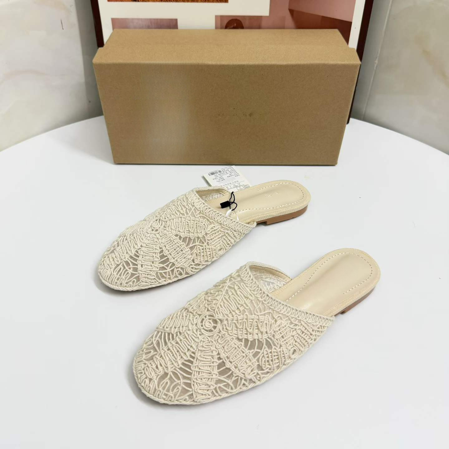JHC-HB-233 | Embroidered Round-Toe Flat Casual Slide Slipper angle 2