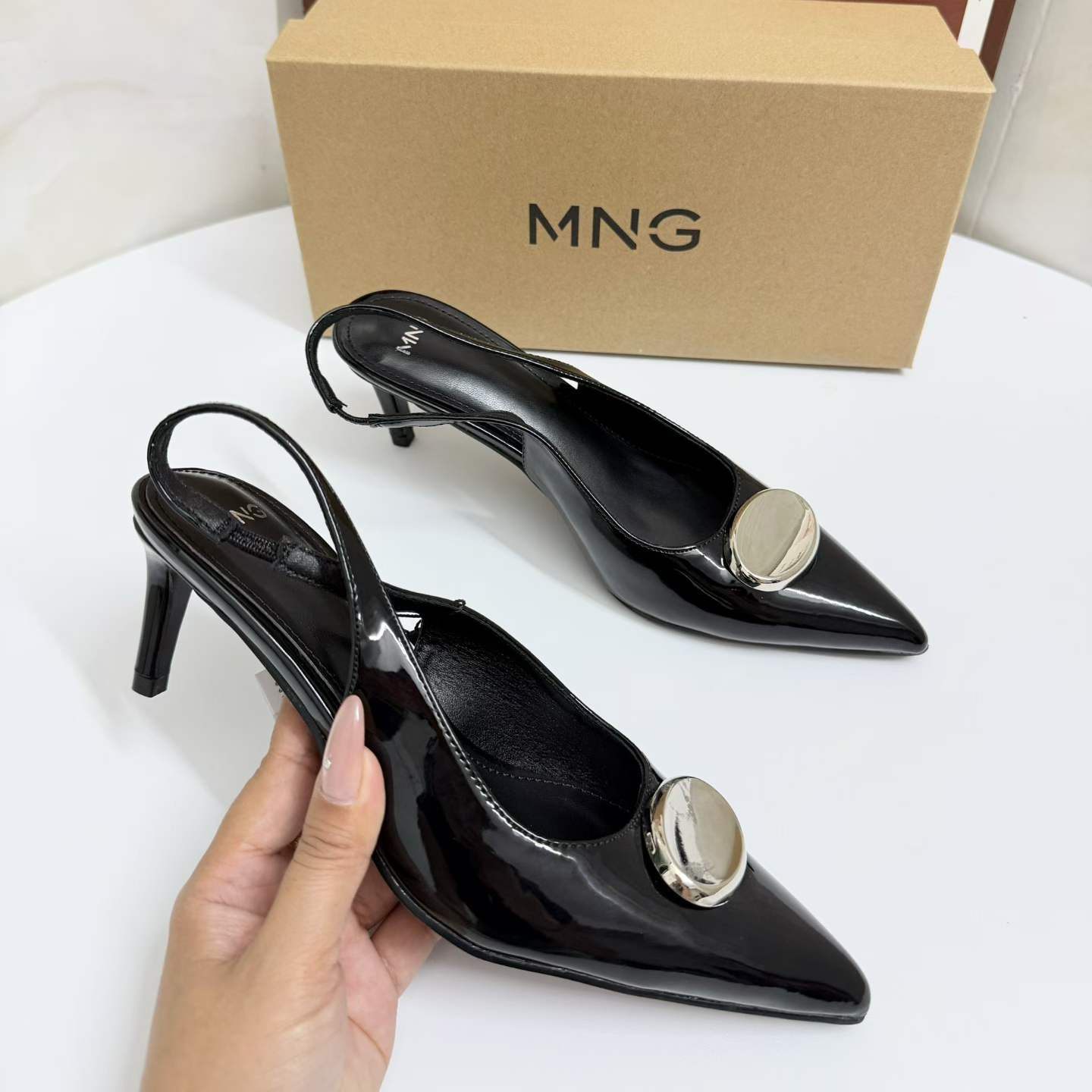 JHC-HB-293 | Patent Gloss Pointed-Toe Kitten Heel Mule Slide angle 2