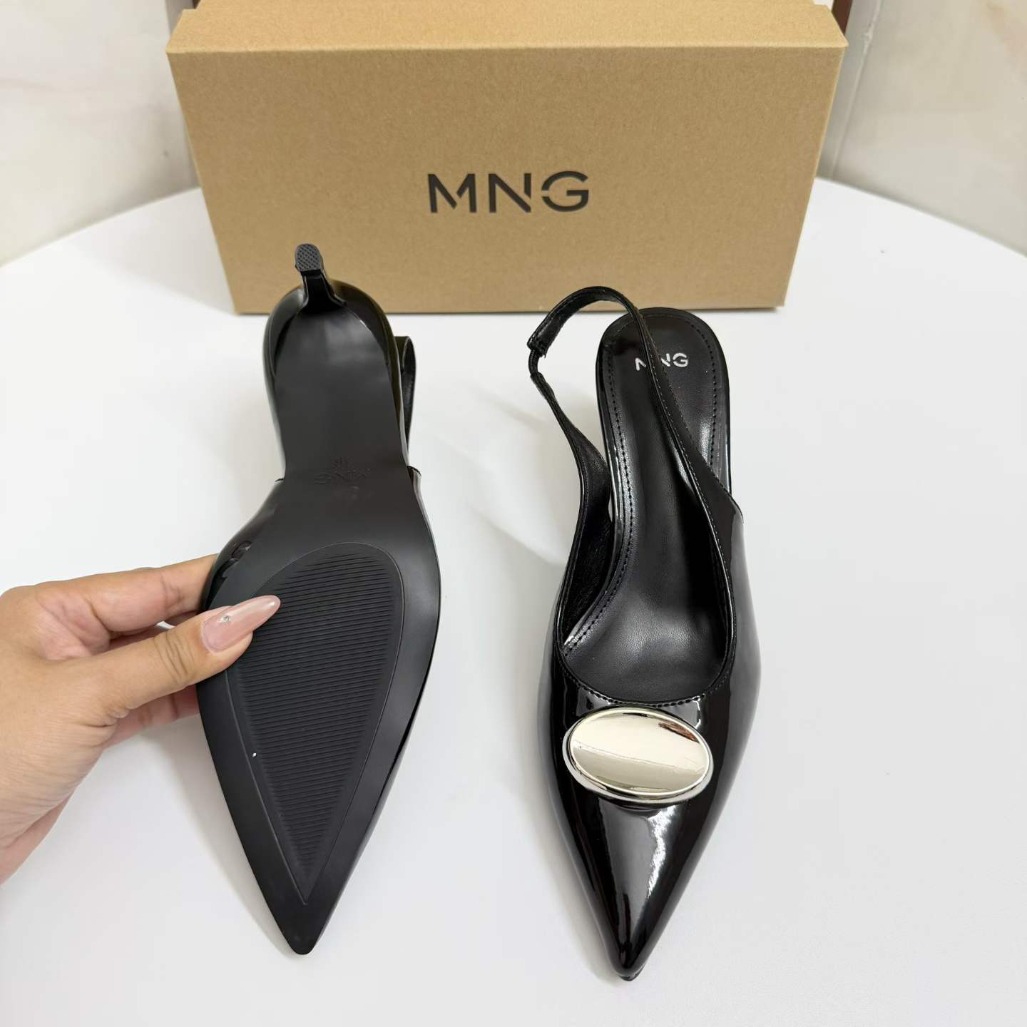 JHC-HB-293 | Patent Gloss Pointed-Toe Kitten Heel Mule Slide angle 3