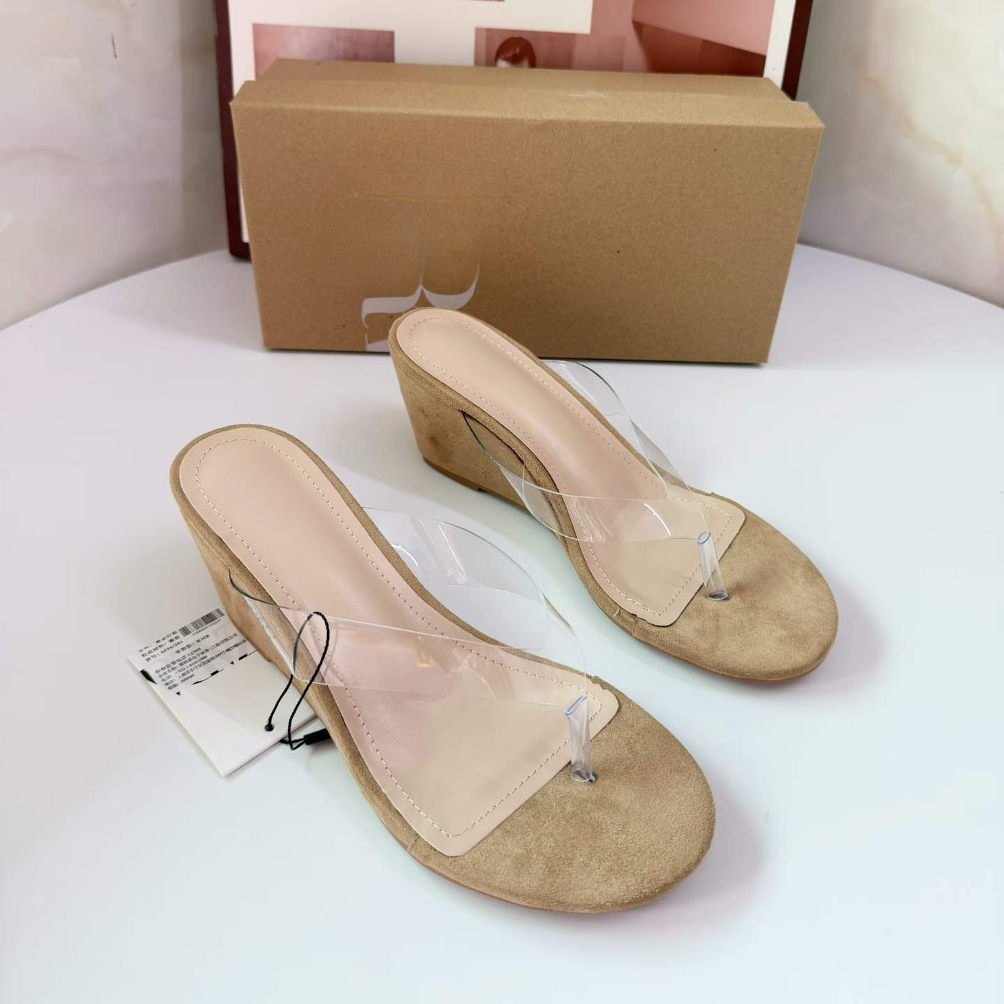 JHC-HB-247 | Round-Toe Wedge Thong Flip-Flop - Fujian Jinhongchang Sports Goods Co., Ltd.