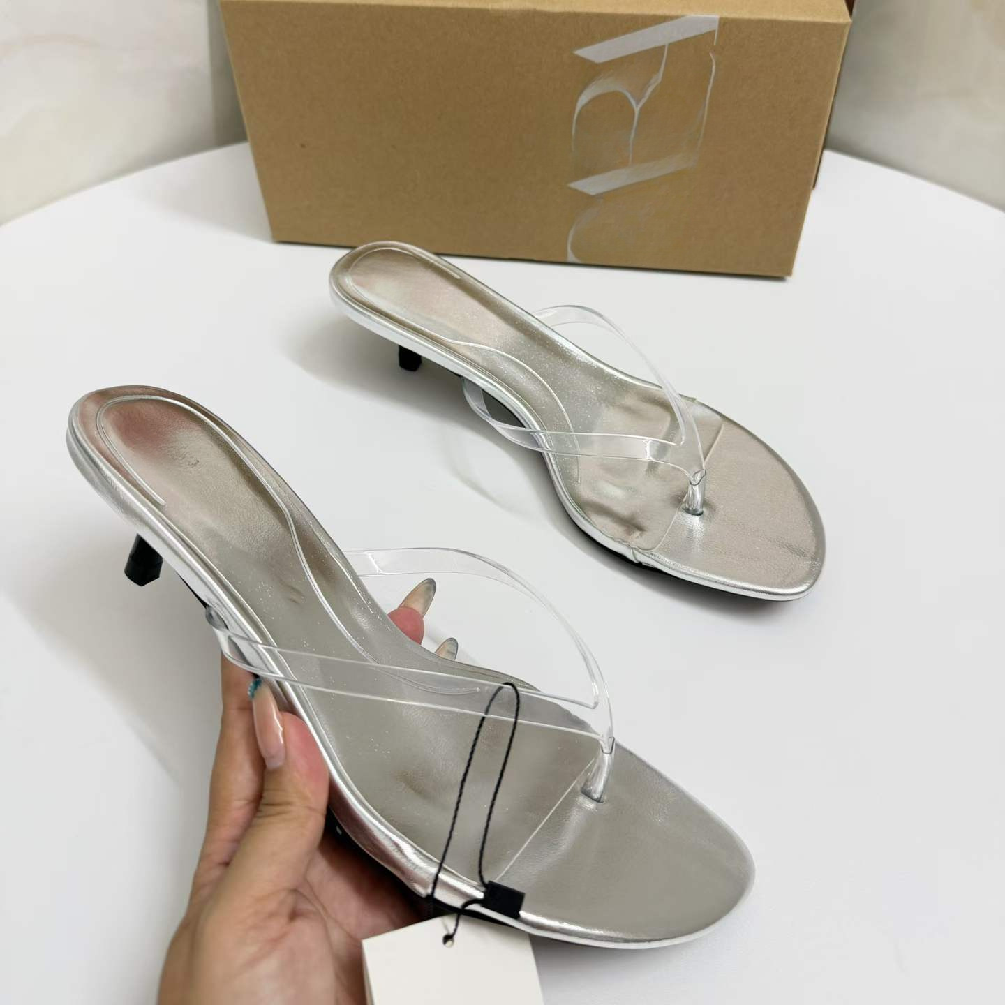 JHC-HB-144 | Toe-Post Kitten Heel Thong Flip-Flop angle 2