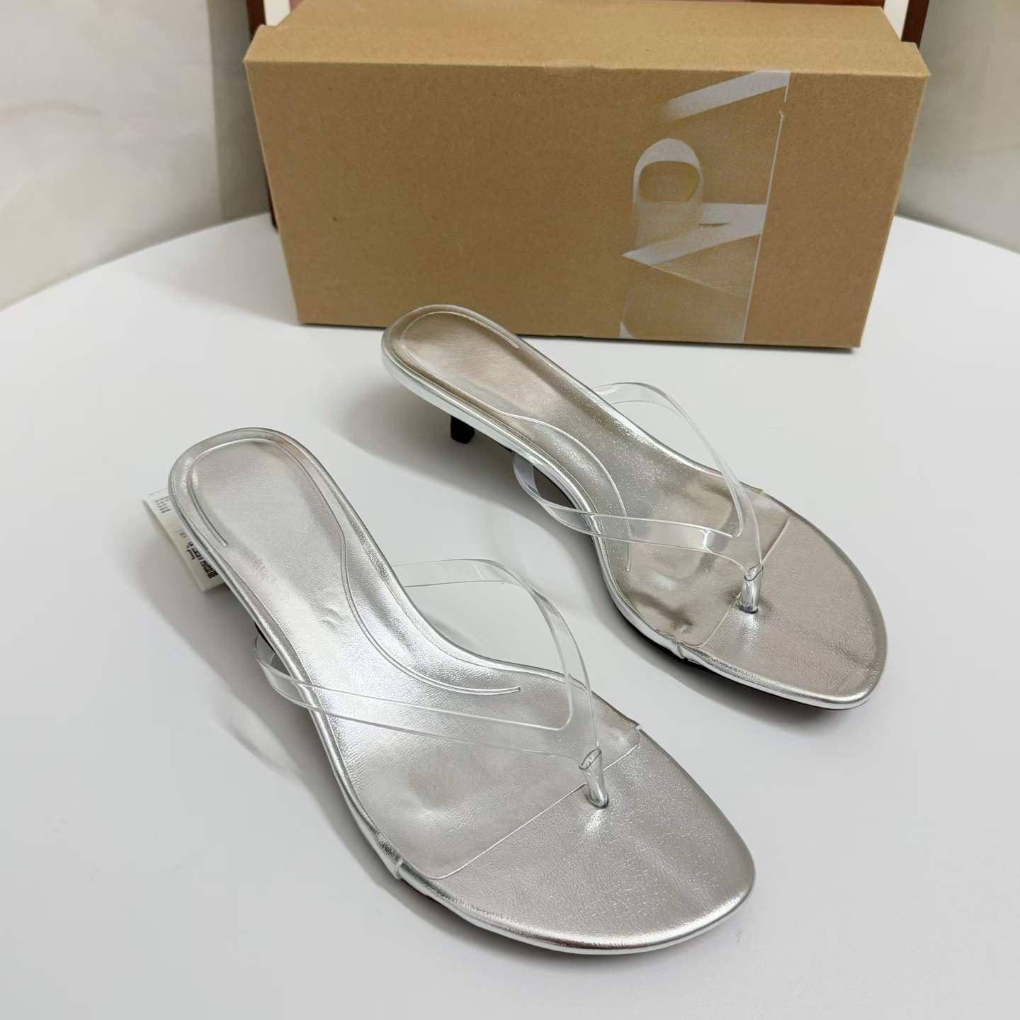 JHC-HB-144 | Toe-Post Kitten Heel Thong Flip-Flop angle 3