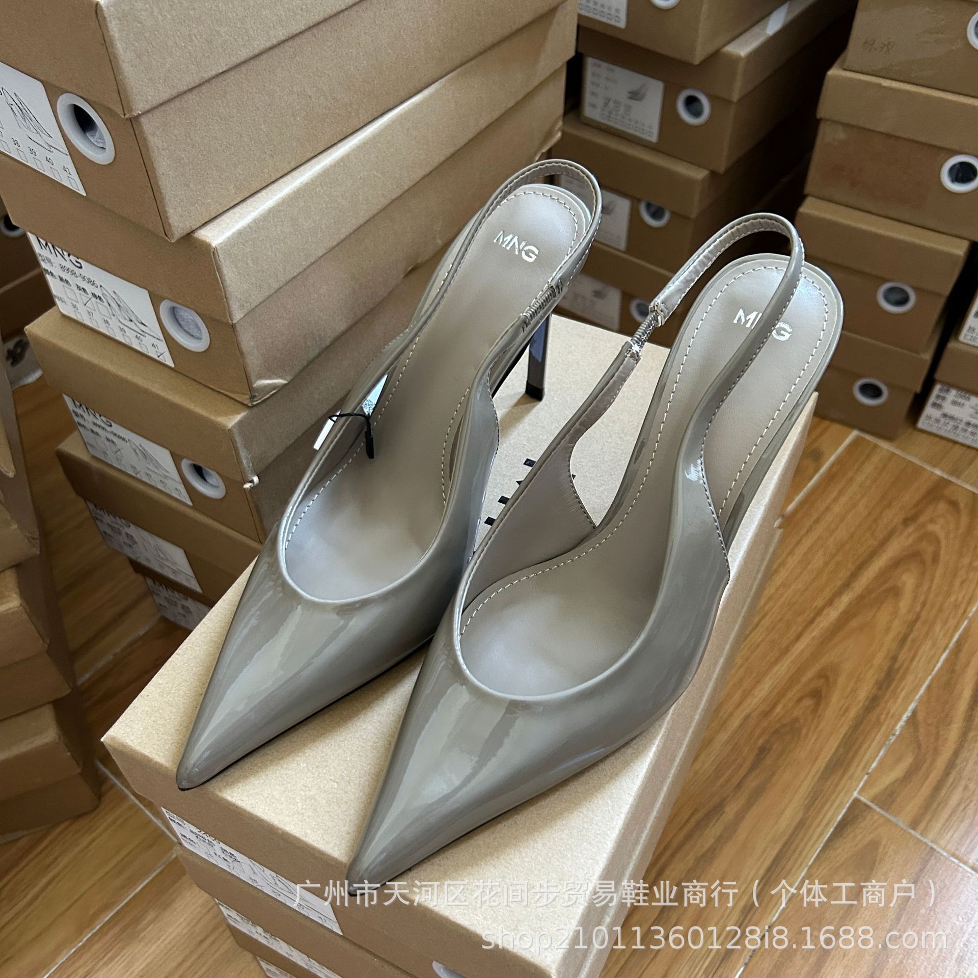 JHC-HB-059 | Patent Gloss Pointed-Toe Stiletto Heel Mule Slide - Fujian Jinhongchang Sports Goods Co., Ltd.