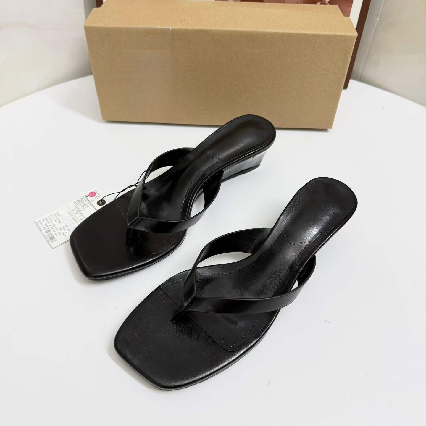 JHC-HB-109 | Square-Toe Wedge Thong Flip-Flop - Fujian Jinhongchang Sports Goods Co., Ltd.