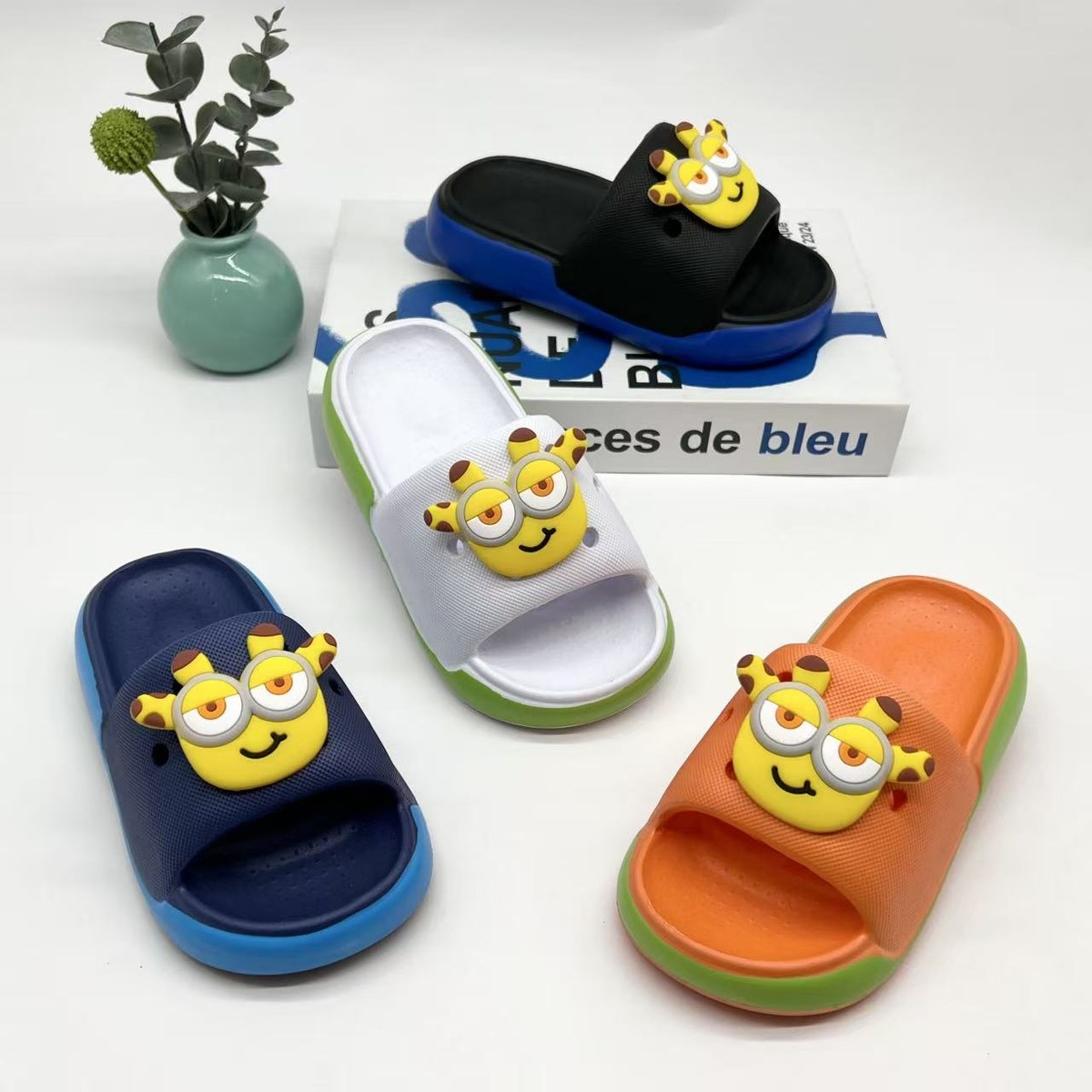 JHC-KIDS-039 | Indoor Outdoor Non-Slip Kids Cloud Slipper (Kids Sizes) - Fujian Jinhongchang Sports Goods Co., Ltd.