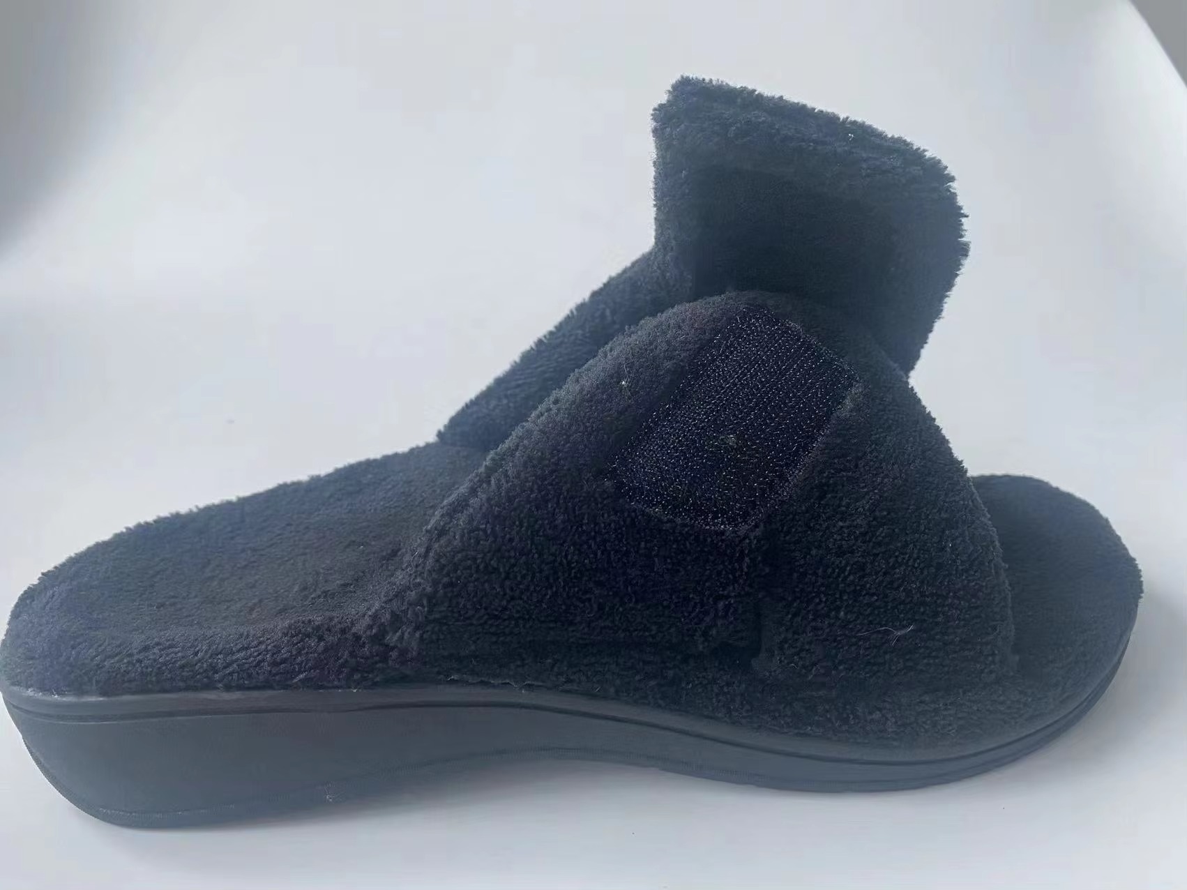 JHC-WS05 | Thick-Soled Fuzzy Cross-Strap Arch Support Slippers angle 4